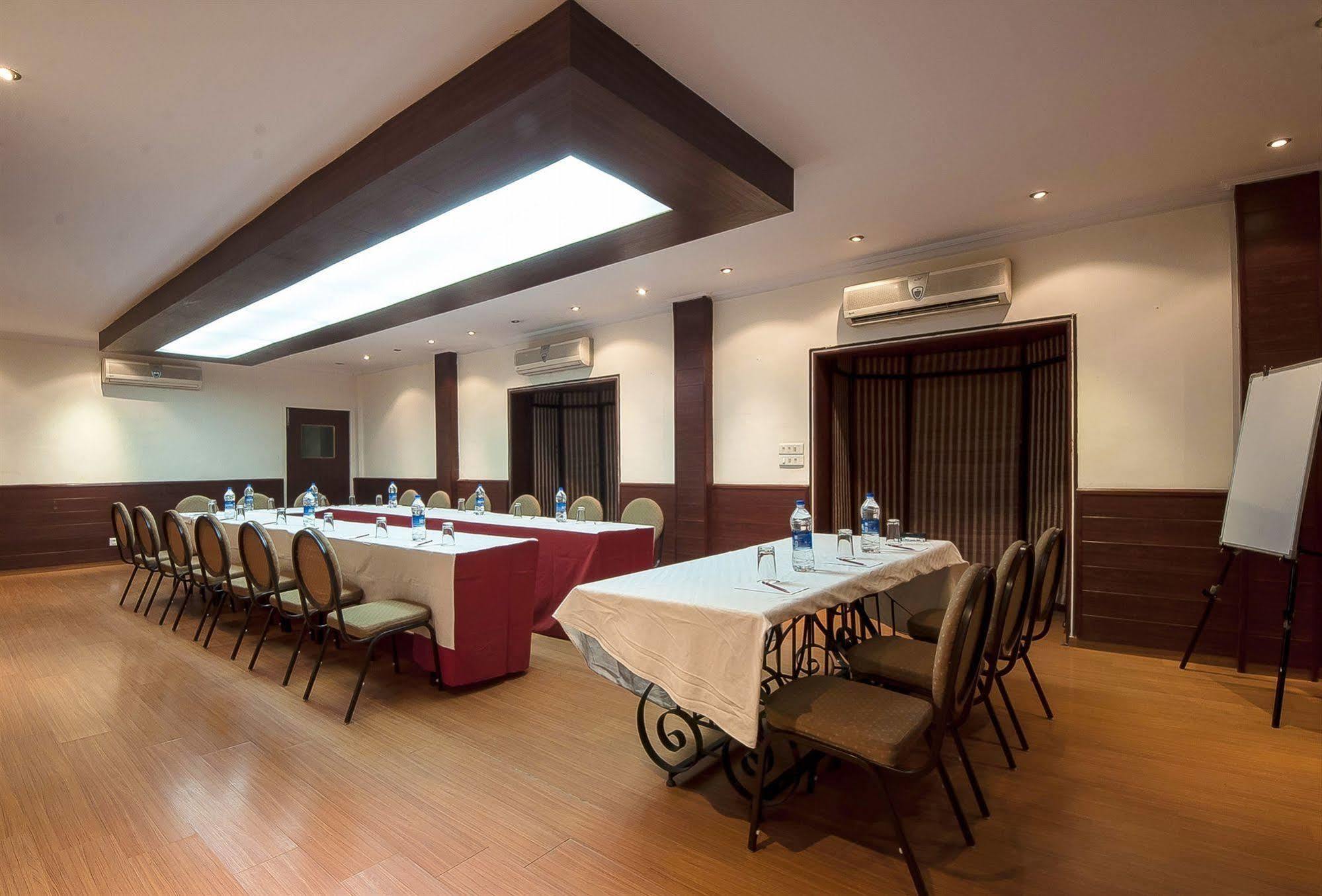 Siris 18 Gurgaon Exterior foto